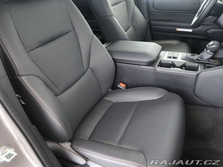 Toyota Land Cruiser 2.8D-4D,CZ,1Maj,4x4,Invin 2025