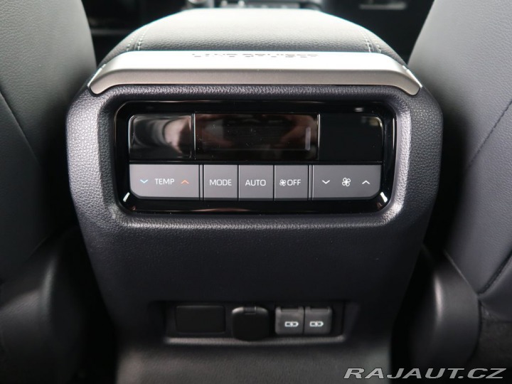 Toyota Land Cruiser 2.8D-4D,CZ,1Maj,4x4,Invin 2025