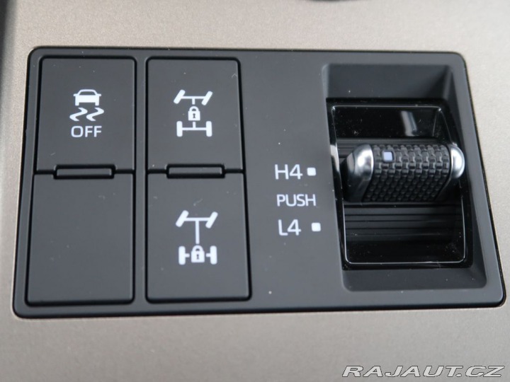 Toyota Land Cruiser 2.8D-4D,CZ,1Maj,4x4,Invin 2025