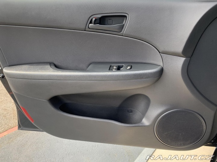 Hyundai i30 1.4i, 80KW 2010