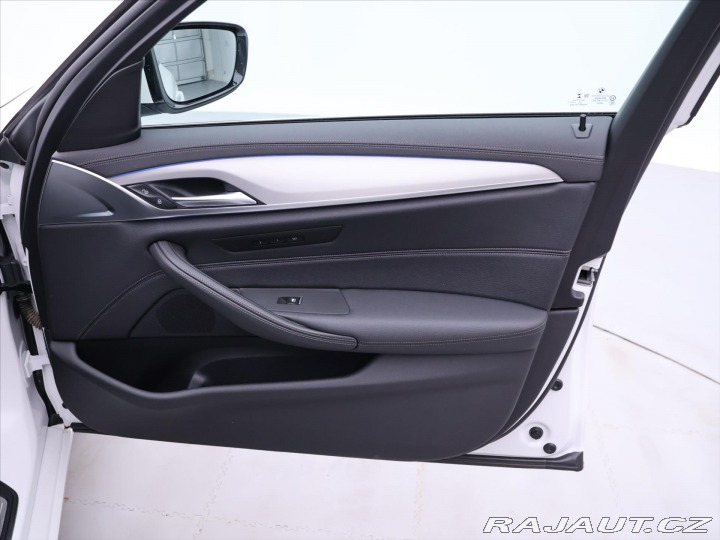 BMW 5 2,0 530e xDrive 135kW CZ 2021