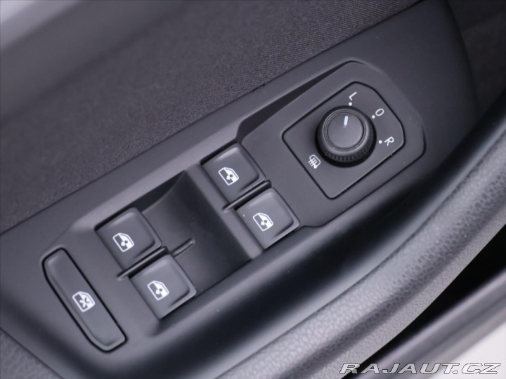 Volkswagen Passat 1,5 TSI 110kW DSG Busines 2024