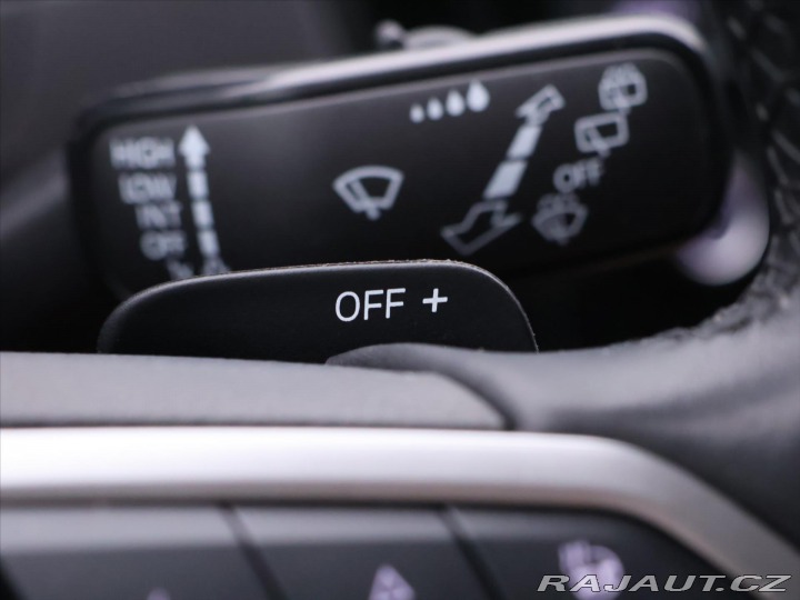 Volkswagen Passat 1,5 TSI 110kW DSG Busines 2024