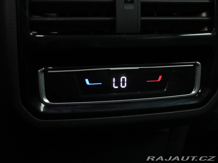 Volkswagen Passat 1,5 TSI 110kW DSG Busines 2024