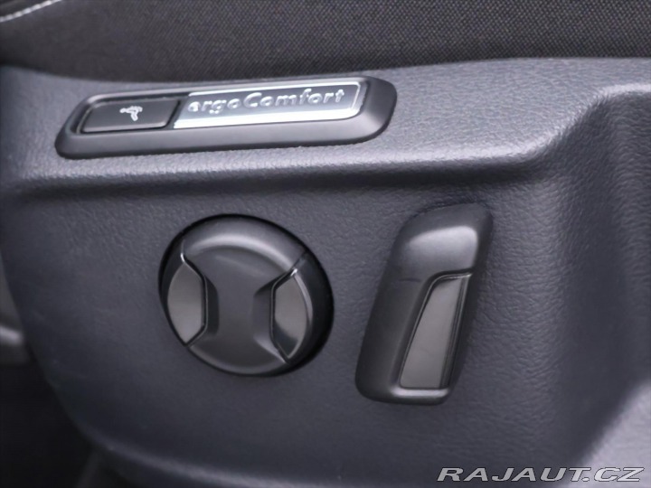 Volkswagen Passat 1,5 TSI 110kW DSG Busines 2023