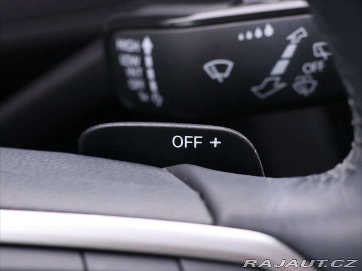 Volkswagen Passat 1,5 TSI 110kW DSG Busines 2023