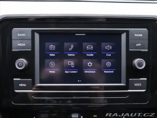 Volkswagen Passat 1,5 TSI 110kW DSG Busines 2023