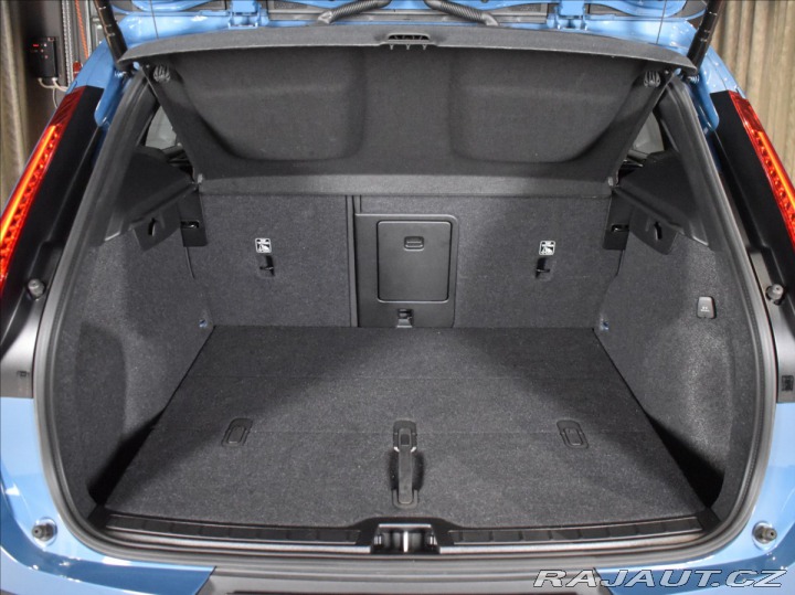 Volvo XC40 2,0 B3 PLUS Adapt,bezklíč 2024