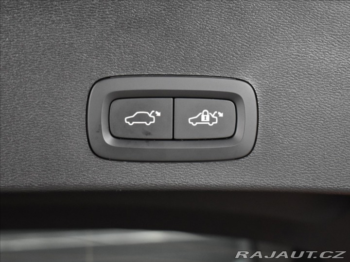 Volvo XC40 2,0 B3 PLUS Adapt,bezklíč 2024