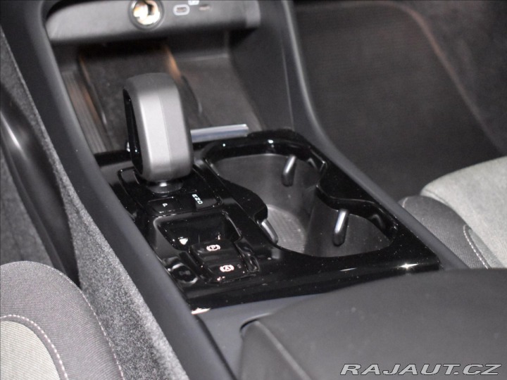 Volvo XC40 2,0 B3 PLUS Adapt,bezklíč 2024