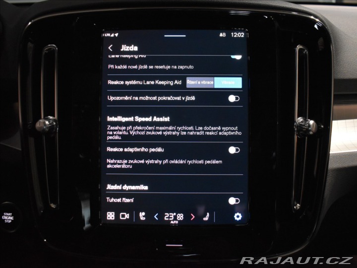 Volvo XC40 2,0 B3 PLUS Adapt,bezklíč 2024