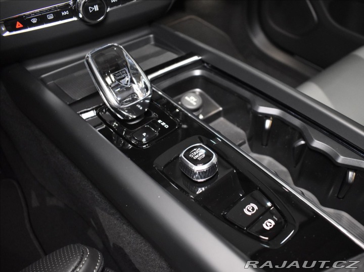 Volvo XC60 2,0 T6  Ultra Dark 2026