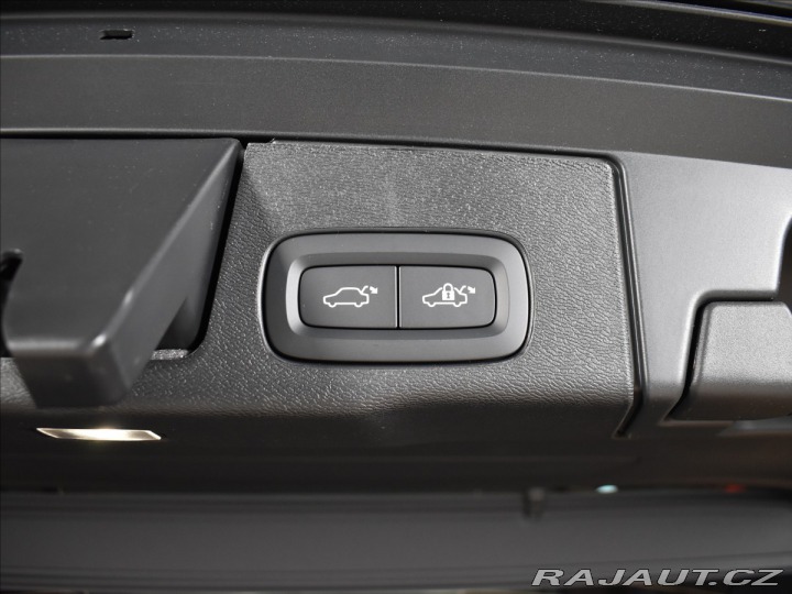 Volvo XC60 2,0 T6  Ultra Dark 2026