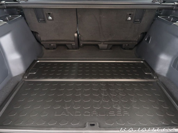 Toyota Land Cruiser 2.8D-4D,CZ,1Maj,4x4,Invin 2025