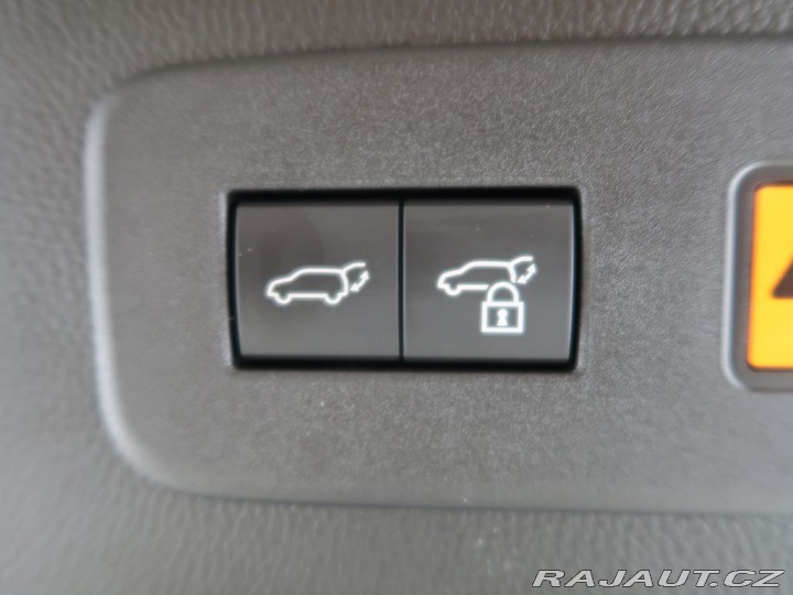 Toyota Land Cruiser 2.8D-4D,CZ,1Maj,4x4,Invin 2025