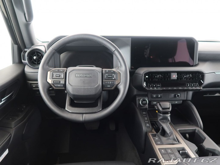 Toyota Land Cruiser 2.8D-4D,CZ,1Maj,4x4,Invin 2025