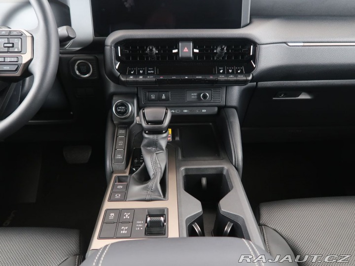 Toyota Land Cruiser 2.8D-4D,CZ,1Maj,4x4,Invin 2025