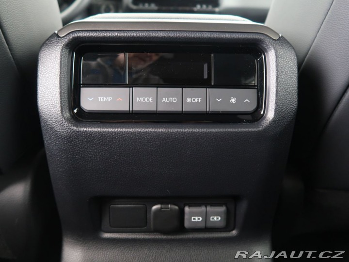 Toyota Land Cruiser 2.8D-4D,CZ,1Maj,4x4,Invin 2025