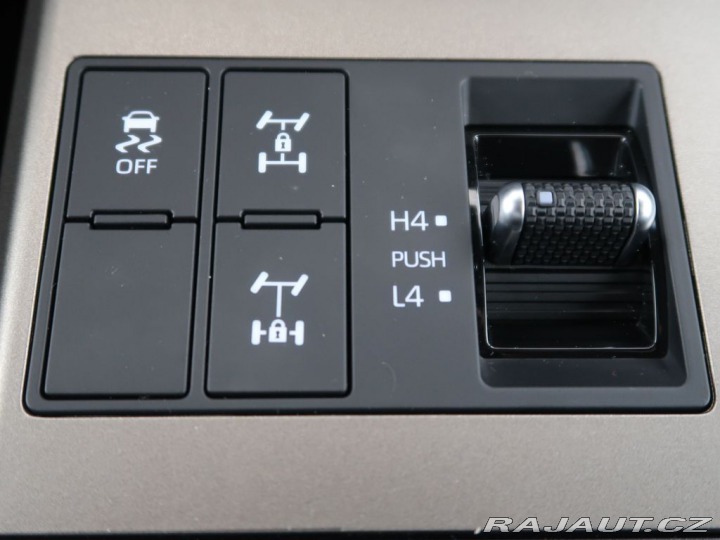 Toyota Land Cruiser 2.8D-4D,CZ,1Maj,4x4,Invin 2025