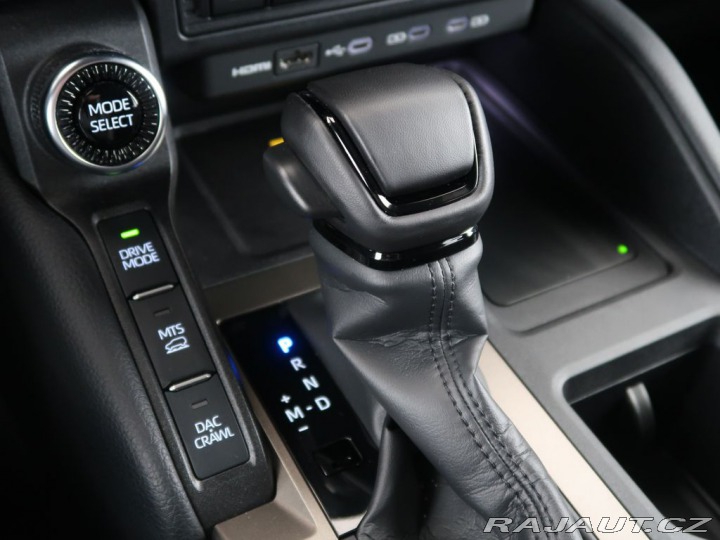 Toyota Land Cruiser 2.8D-4D,CZ,1Maj,4x4,Invin 2025