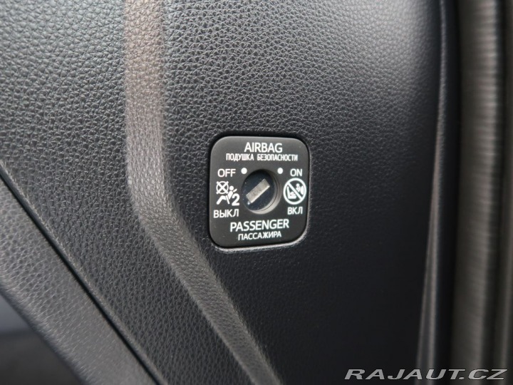 Toyota Land Cruiser 2.8D-4D,CZ,1Maj,4x4,Invin 2025