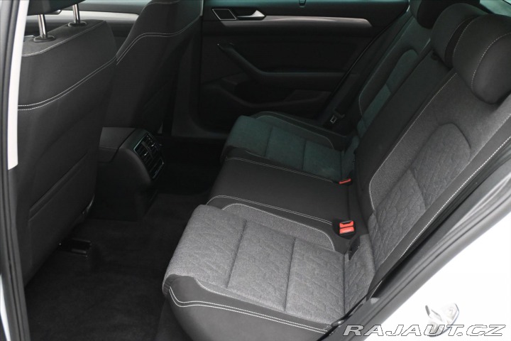 Volkswagen Passat 2,0 TDI 110 kW DSG Busine 2022