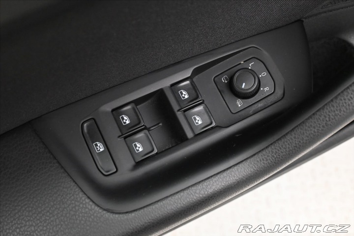 Volkswagen Passat 2,0 TDI 110 kW DSG Busine 2022