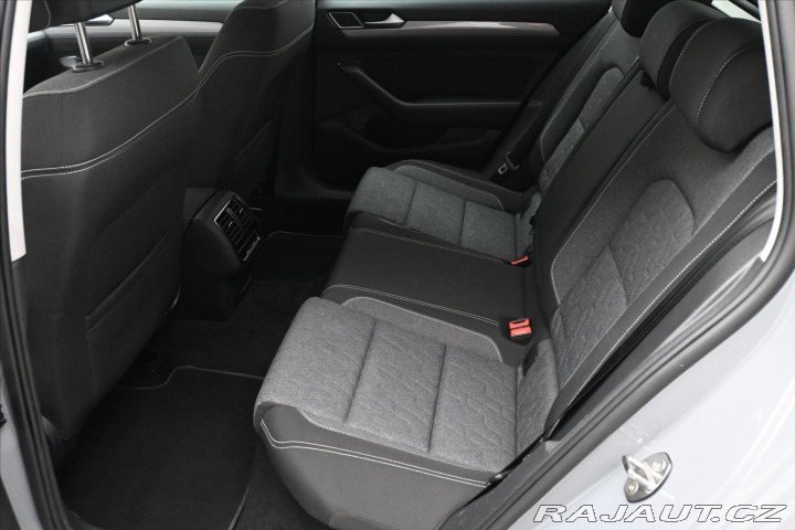 Volkswagen Passat 2,0 TDI 110 kW DSG Busine 2022