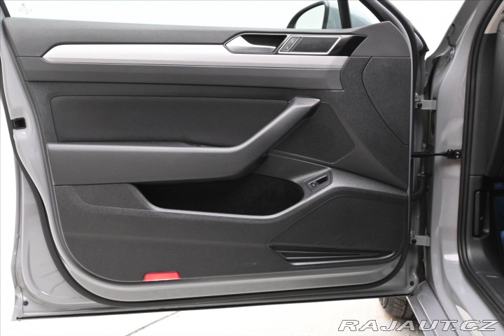 Volkswagen Passat 2,0 TDI 110 kW DSG Busine 2022