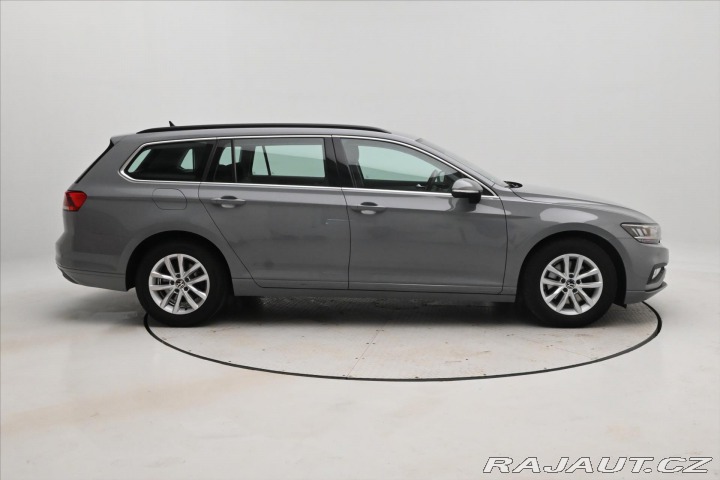 Volkswagen Passat 2,0 TDI 110 kW DSG Busine 2022