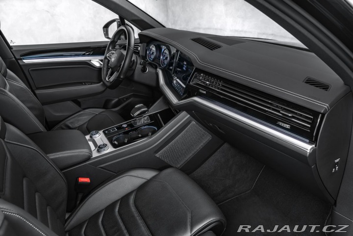 Volkswagen Touareg R-line 4M Vzduch IQ Ergo 2022