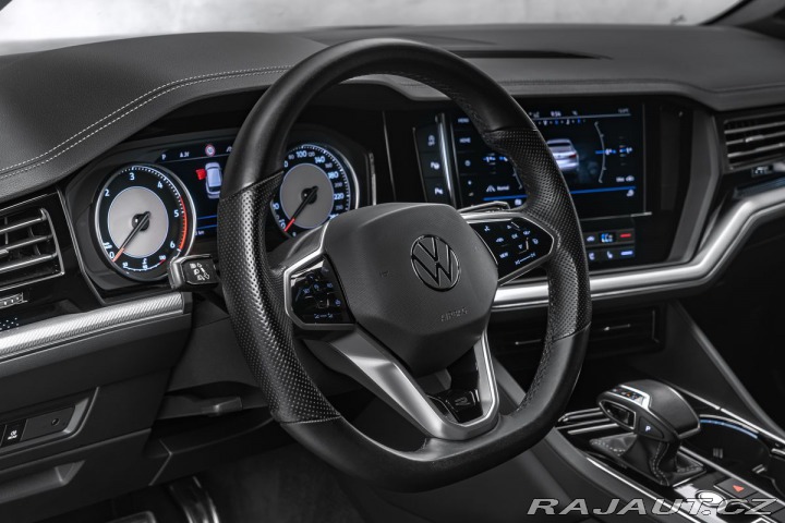 Volkswagen Touareg R-line 4M Vzduch IQ Ergo 2022