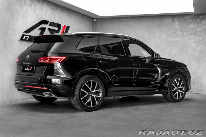 Volkswagen Touareg R-line 4M Vzduch IQ Ergo 2022