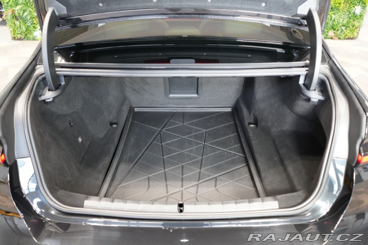 BMW 7 M760e*GRAN LUSSO*B&W* 2025