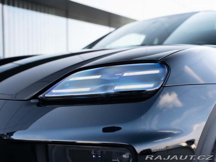 Porsche Macan 4S Electric 2024