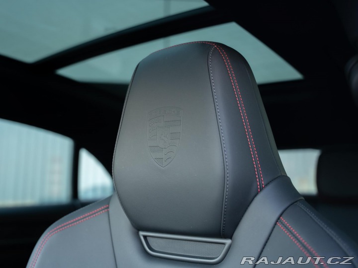 Porsche Macan 4S Electric 2024