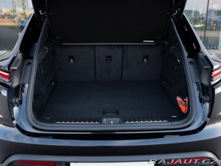 Porsche Macan 4S Electric 2024