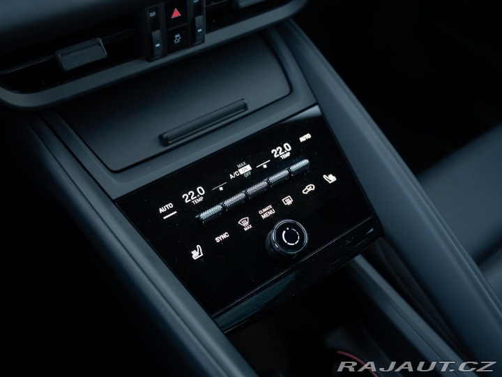 Porsche Macan 4S Electric 2024