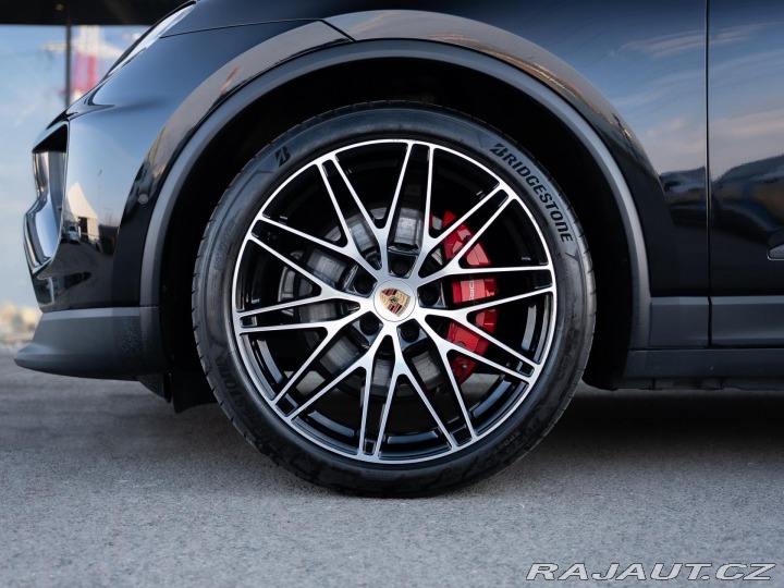 Porsche Macan 4S Electric 2024