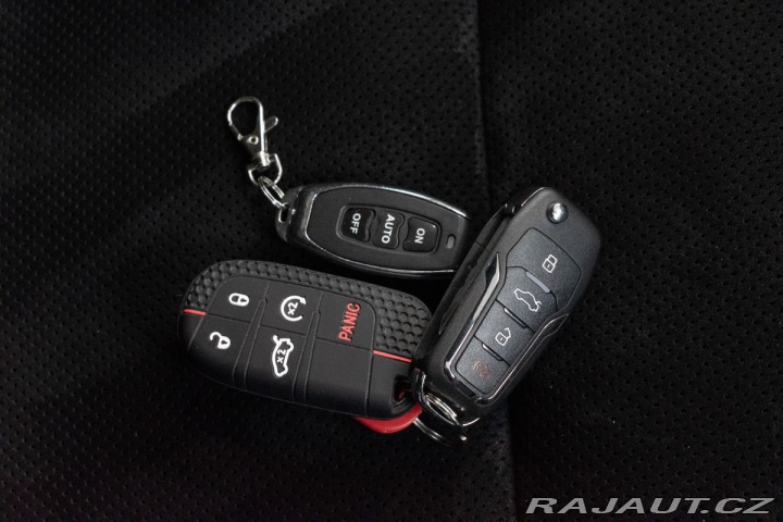 Jeep Grand Cherokee SRT 6.4 V8 REZERVACE 2016