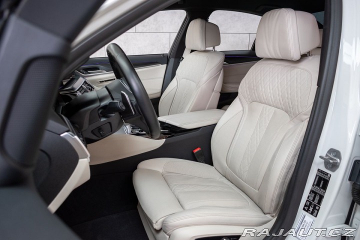 BMW 5 540i REZERVACE 2021