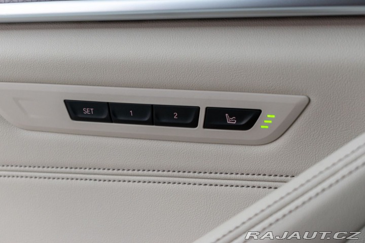 BMW 5 540i REZERVACE 2021