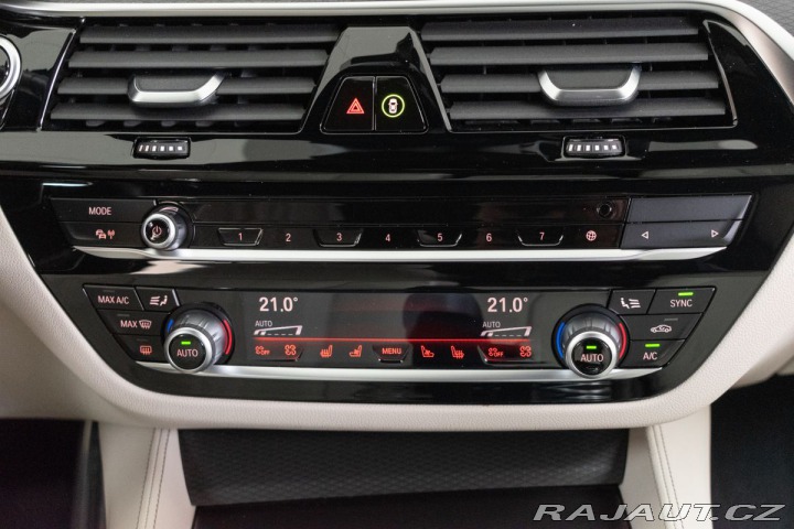 BMW 5 540i REZERVACE 2021