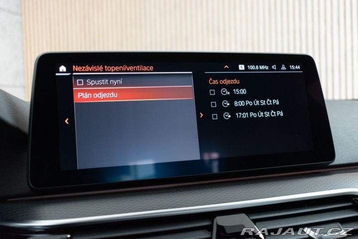 BMW 5 540i REZERVACE 2021