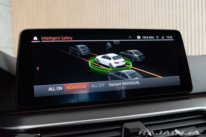 BMW 5 540i REZERVACE 2021