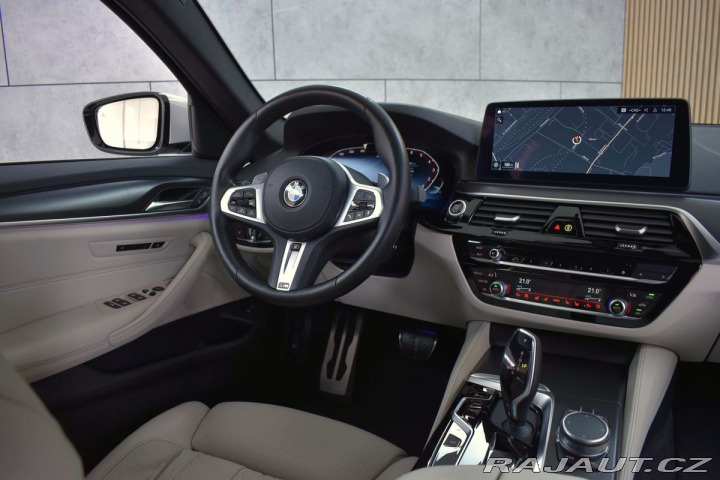 BMW 5 540i REZERVACE 2021