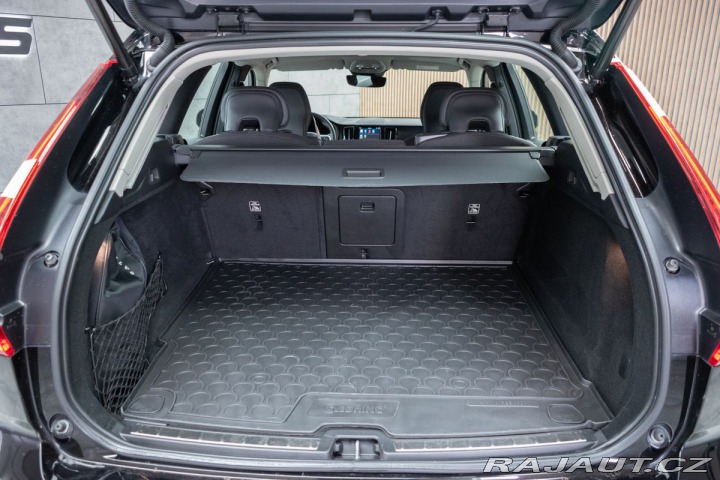Volvo XC60 B4 AWD KESSY*MATRIX*VÝHŘE 2022