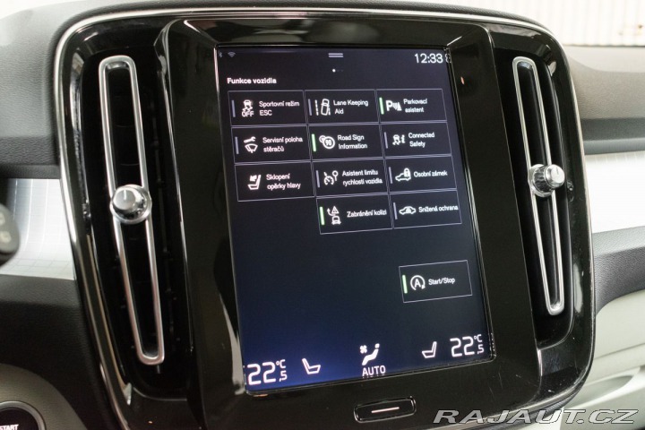 Volvo XC40 D3 MOMENTUM*TAŽNÉ*4xVÝHŘE 2019