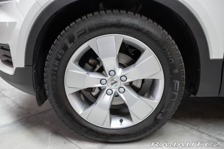 Volvo XC40 D3 MOMENTUM*TAŽNÉ*4xVÝHŘE 2019