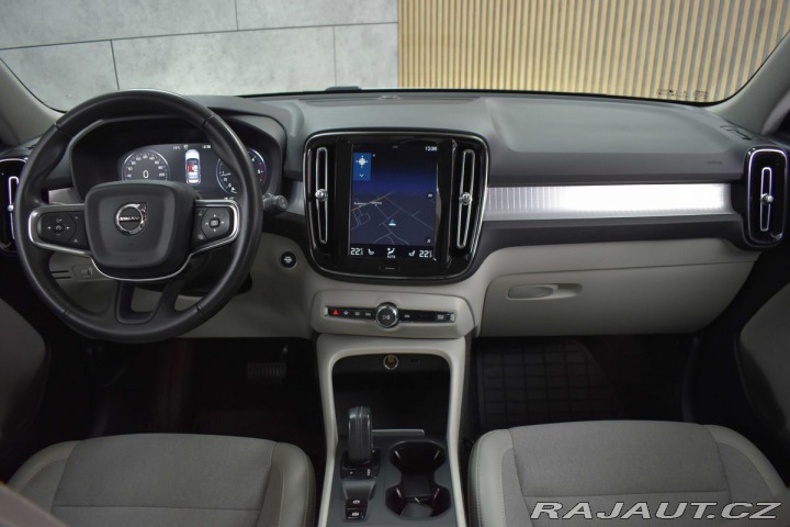 Volvo XC40 D3 MOMENTUM*TAŽNÉ*4xVÝHŘE 2019